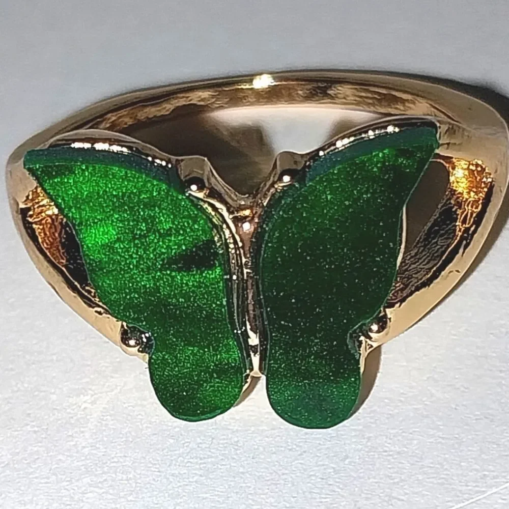 Super cute emerald green butterfly ring sz 7